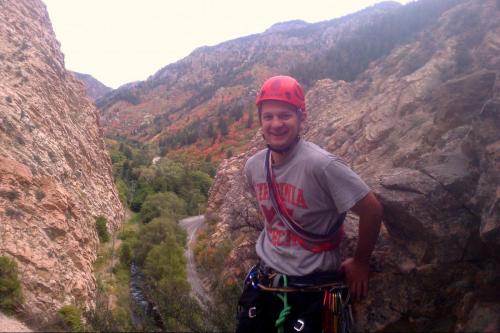 Chris Glomb con el cañón de Ogden al fondo. Tardes de Otoño en las Wasacht