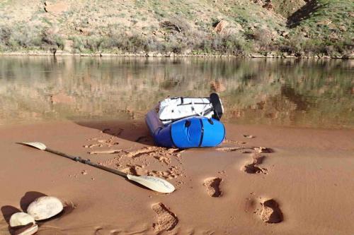 MI PACKRAFT A LA ORILLA DEL COLORADO